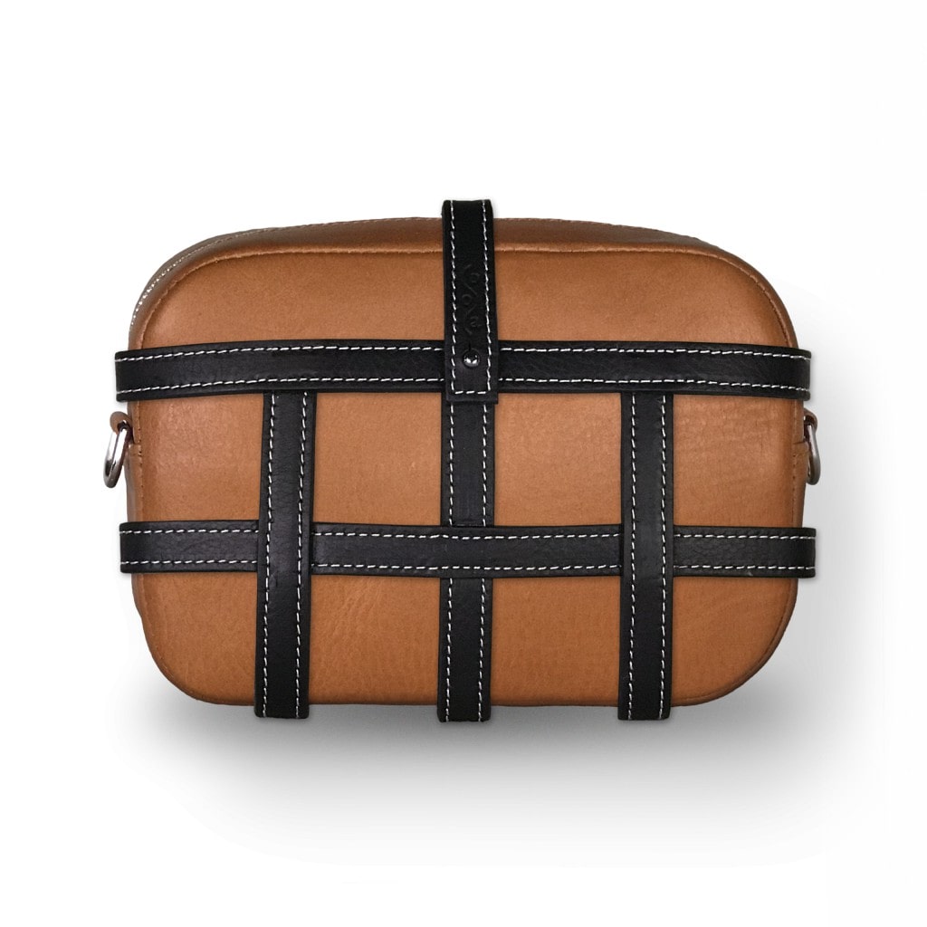 Cage bag, Pochette cuir cognac cage cuir noir